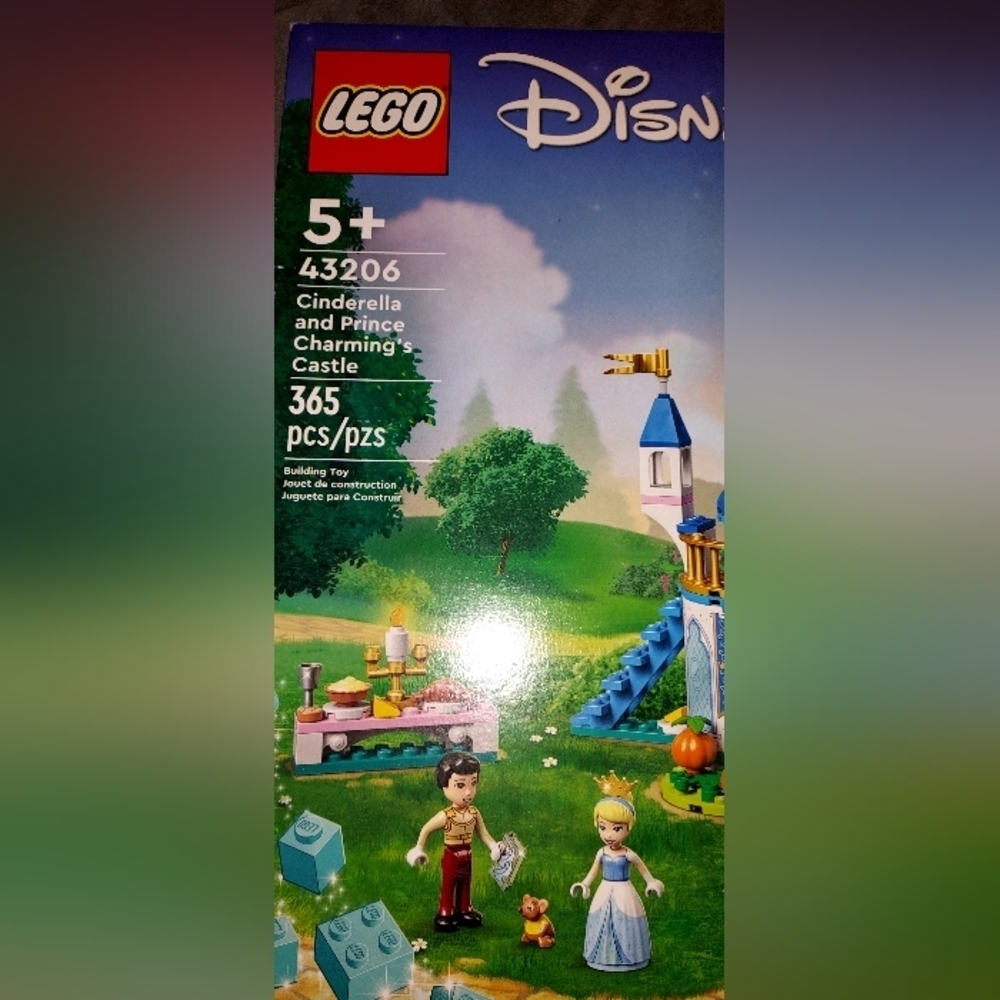 LEGO Disney Cinderella and Prince Charming's Castle 43206 - Picture 9 of 9